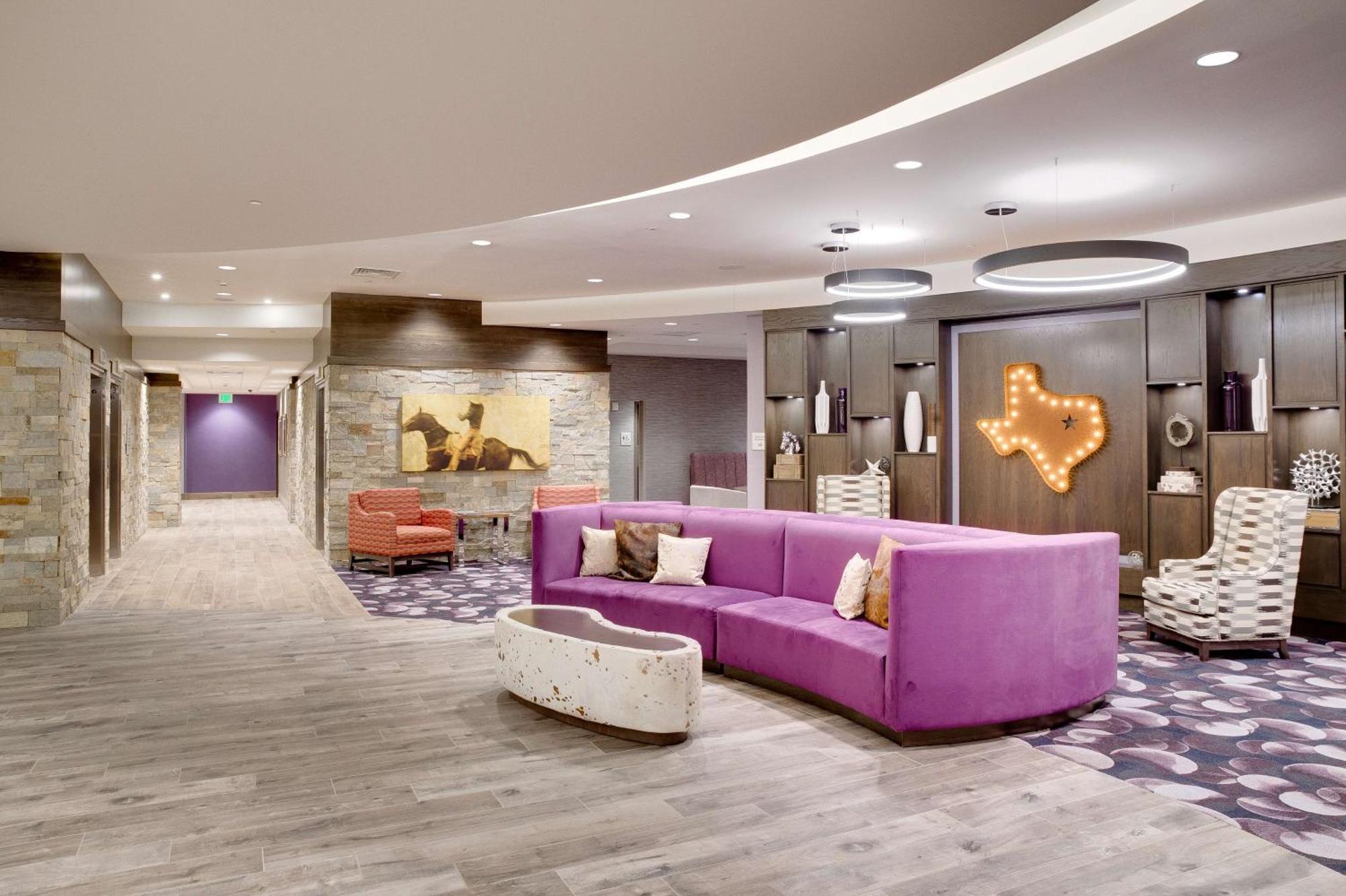 Hampton & Downtown Hotel